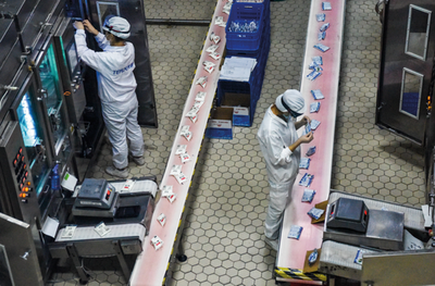 真假'鮮'牛奶 保質(zhì)期長達(dá)20天，哪些乳企在'鉆空子'？